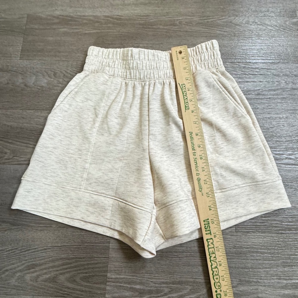 Zobha Womens High Waisted Athletic Shorts Cream Heather Smocked Waist XS NWOT - Picture 2 of 6